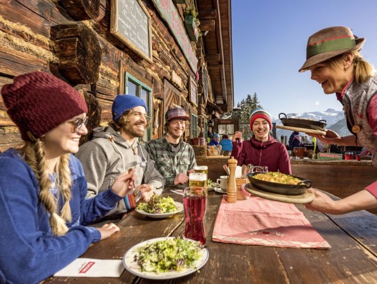 Kulinarische Köstlichkeiten bei der Hütteneinkehr © Flachau Tourismus | zooom productions 